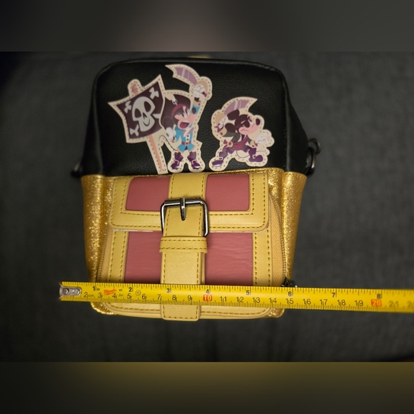 New! Disney Parks Pirate of the Caribbean Crossbody Bag - Picture 9 of 9